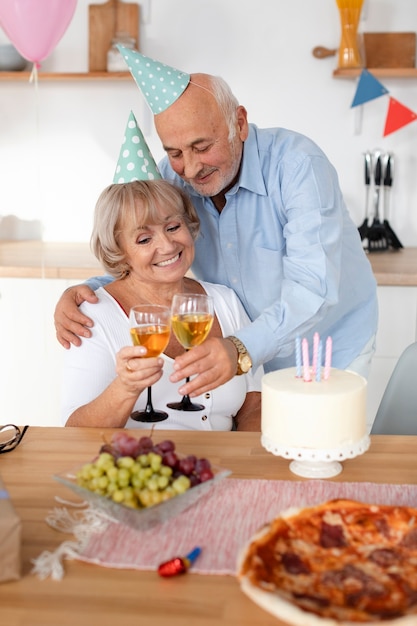 Piękne przyjęcie urodzinowe dla seniorów