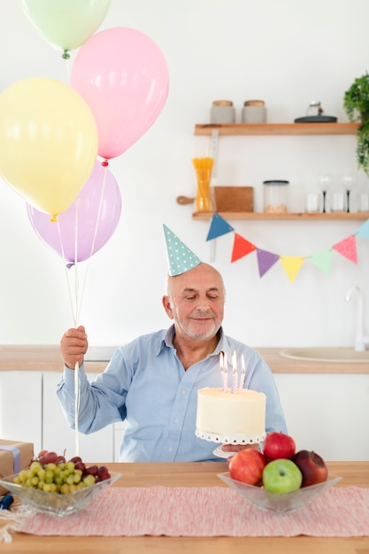 Piękne przyjęcie urodzinowe dla seniorów