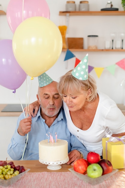 Piękne przyjęcie urodzinowe dla seniorów