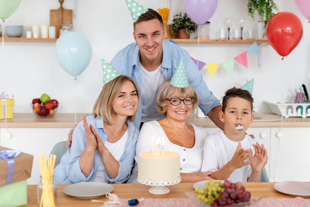 Piękne przyjęcie urodzinowe dla seniorów