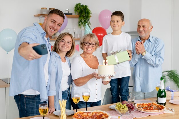 Piękne przyjęcie urodzinowe dla seniorów