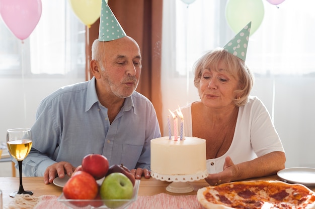 Piękne przyjęcie urodzinowe dla seniorów