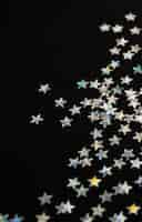 Bezpłatne zdjęcie piękne srebrne gwiazdy na tle