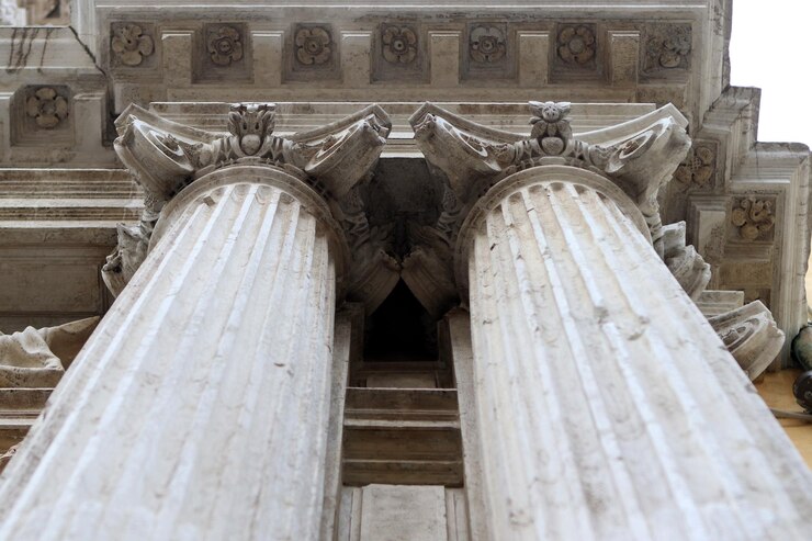 Bezpłatny plik Zdjęcie piękne ujęcie filarów w kościele santa maria del giglio w wenecji, włochy
