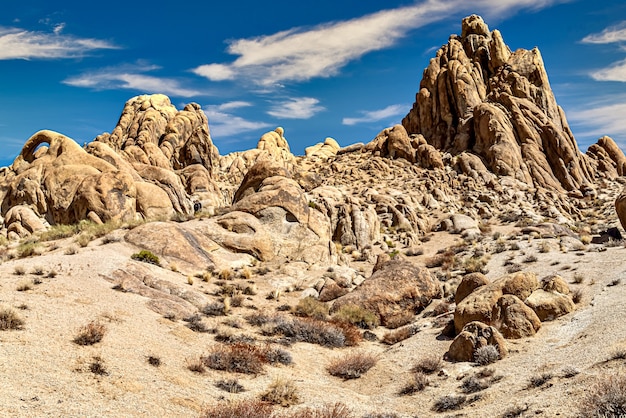 Piękne ujęcie formacji skalnych w Alabama Hills w Kalifornii