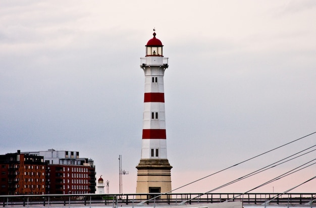 Piękne ujęcie latarni morskiej w Malmö w Szwecji