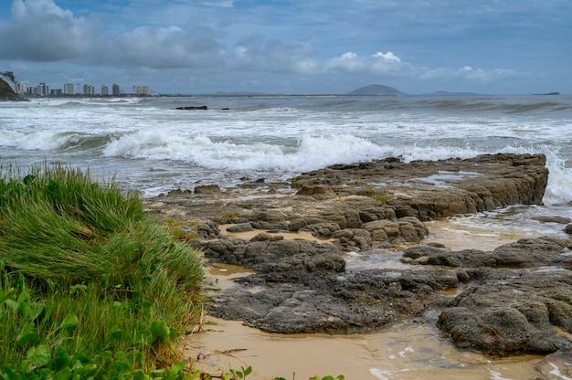 Piękne ujęcie plaży mooloolaba w australii queensland