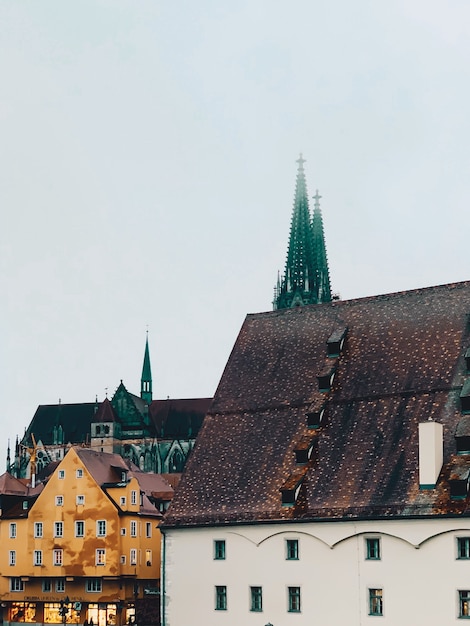 Bezpłatne zdjęcie piękne ujęcie steinerne brucke regensburg, niemcy