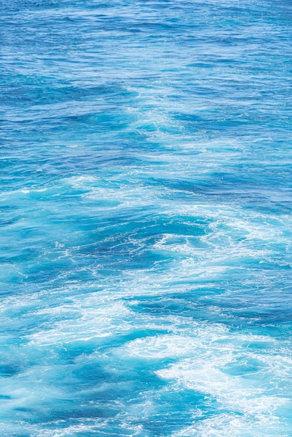 Bezpłatne zdjęcie piękne zdjęcie fal morskich.