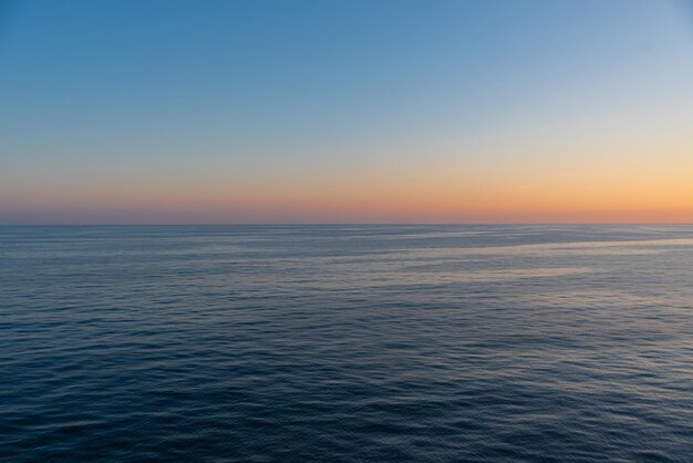 Piękne zdjęcie morskich fal.