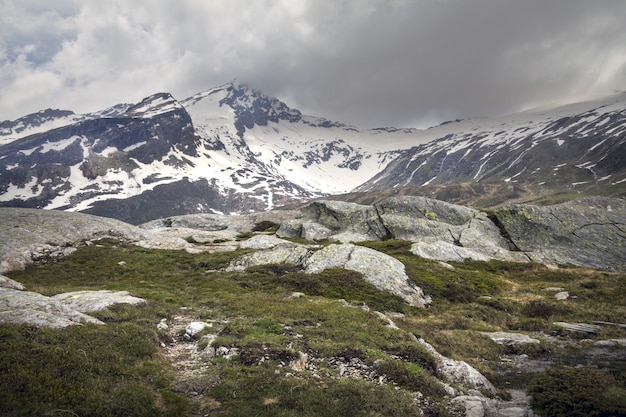 Piękne zdjęcie San Bernardino, Svizzera