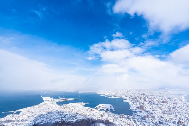 Piękny krajobraz i pejzaż miejski z Mountain Hakodate do obejrzenia panoramę miasta