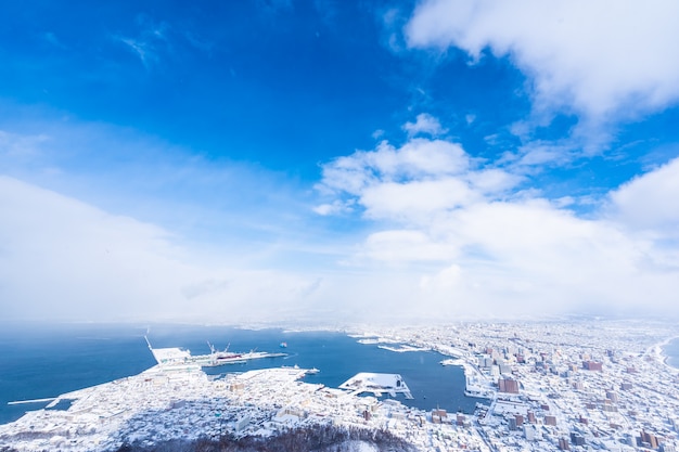 Piękny krajobraz i pejzaż miejski z Mountain Hakodate do obejrzenia panoramę miasta