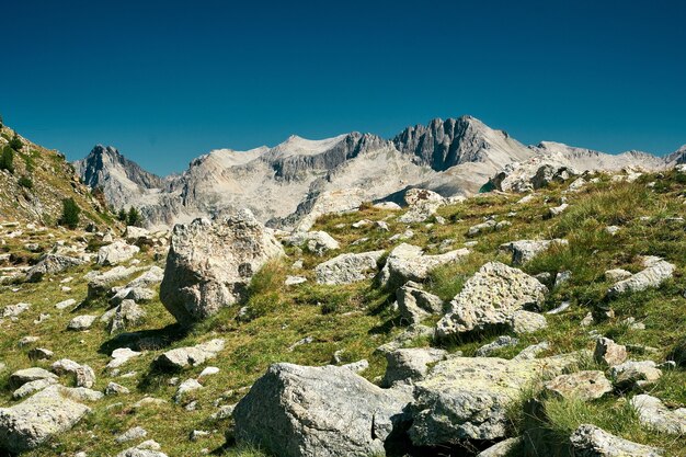 Piękny skalisty krajobraz w backcountry Lazurowego Wybrzeża