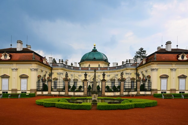 Piękny stary zamek Buchlovice-Czechy