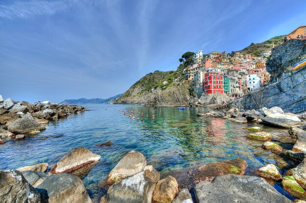 Piękny strzał z wybrzeża Cinque Terre, w północno-zachodniej części Włoch