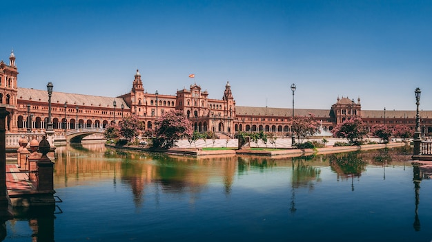 Piękny widok na Plaza de Espana w Sewilli w Hiszpanii?