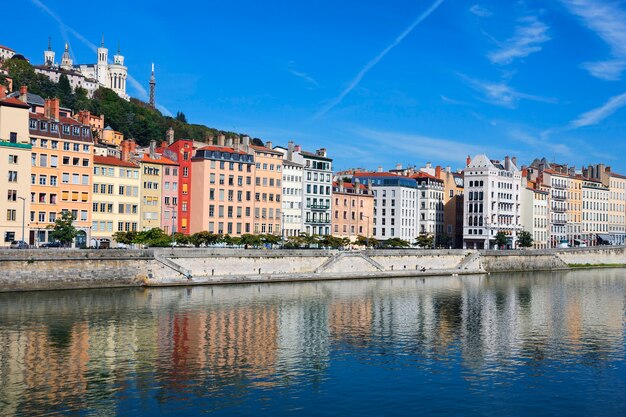 Piękny widok na rzekę Saone w mieście Lyon we Francji