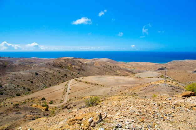 Piękny widok na skalisty punkt orientacyjny na wyspie Gran Canaria, Hiszpania