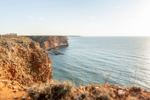 Piękny widok na wybrzeże z oceanem