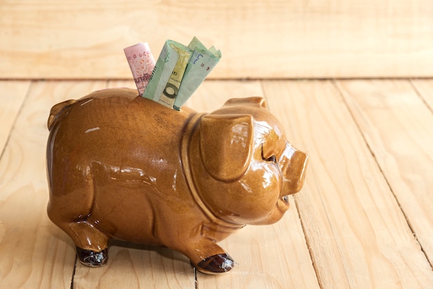 Bezpłatne zdjęcie piggy bank oszczędności pieniędzy