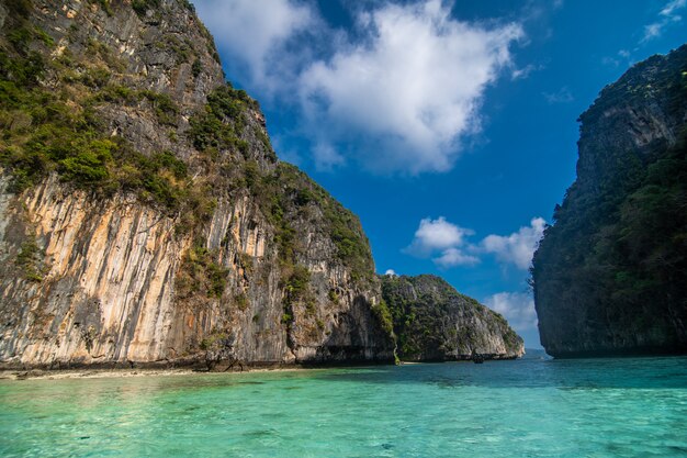 Pileh błękitna laguna przy phi phi wyspą, Tajlandia.