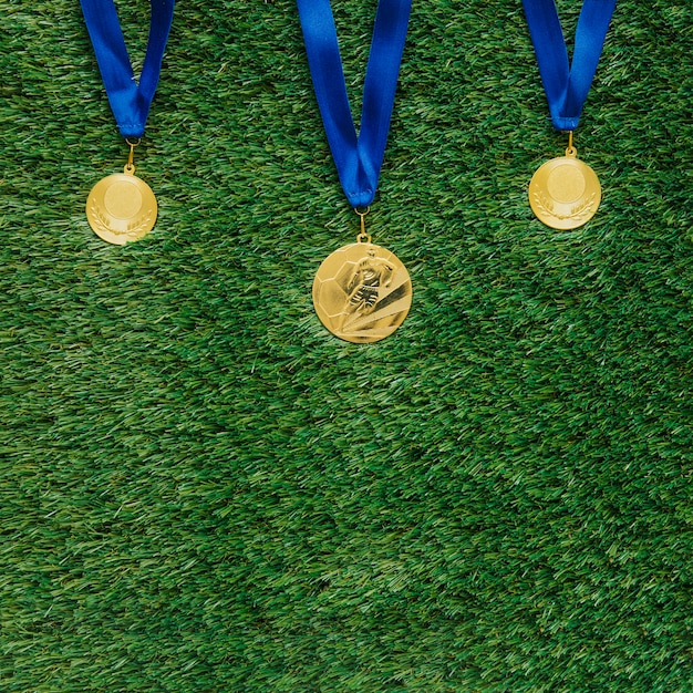 Bezpłatne zdjęcie piłka nożna tło z medali