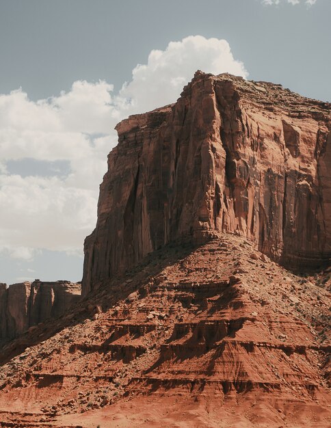 Pionowe ujęcie Monument Valley w Oljato-Monument, USA