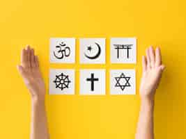 Bezpłatne zdjęcie płaski układ symboli religijnych