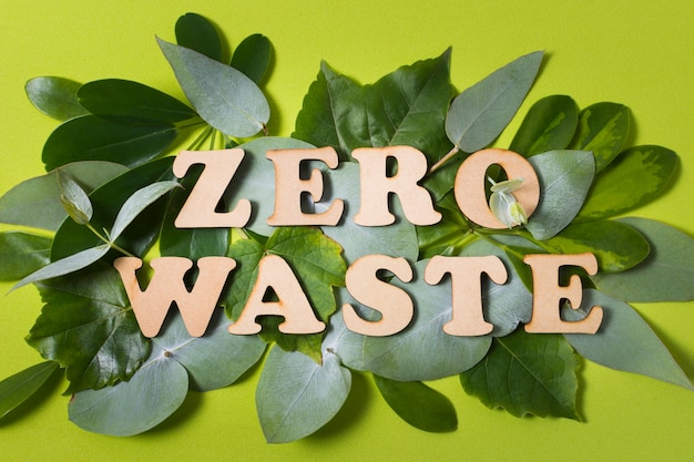 Bezpłatne zdjęcie płaski układ zerowego napisu na odpadach