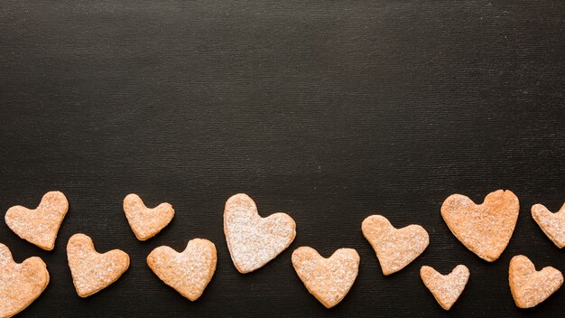 Płaskie ukształtowanie ciasteczek na Walentynki