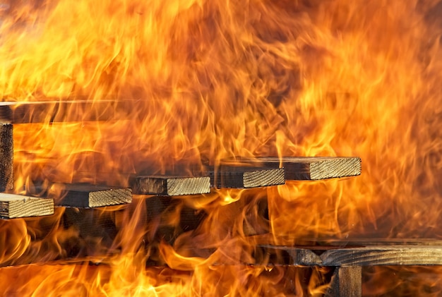 Płonące Drewniane Schody