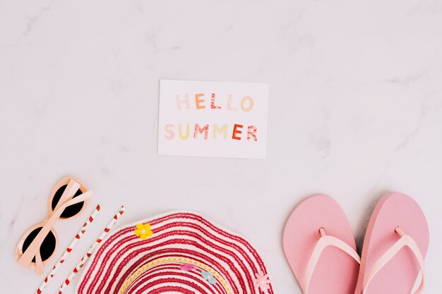 Pocztówka Hello Summer z akcesoriami plażowymi