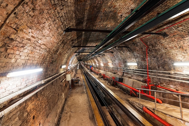 Bezpłatne zdjęcie podziemny tunel w stambule turcja