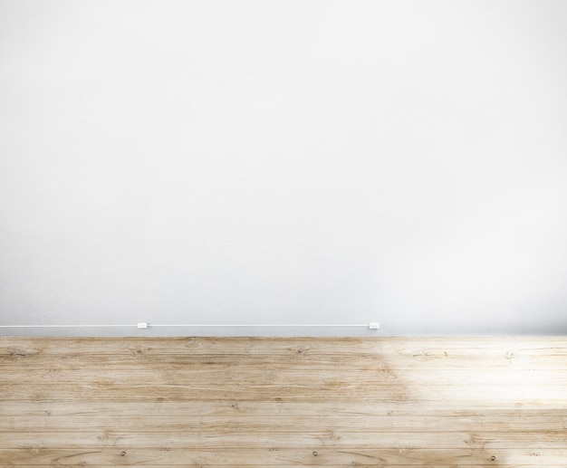 Bezpłatne zdjęcie pokój wykonany z białej ściany i drewnianej podłogi