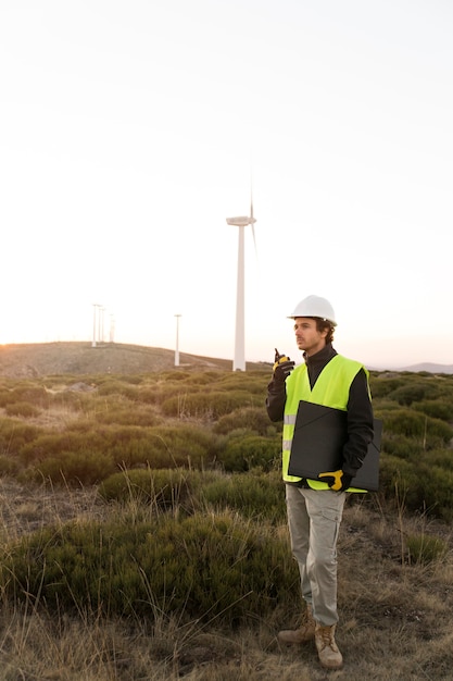 Bezpłatne zdjęcie pola farm wiatrowych