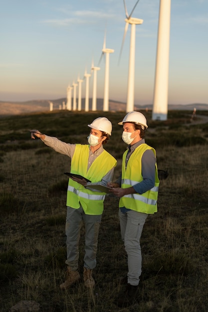 Bezpłatne zdjęcie pola farm wiatrowych