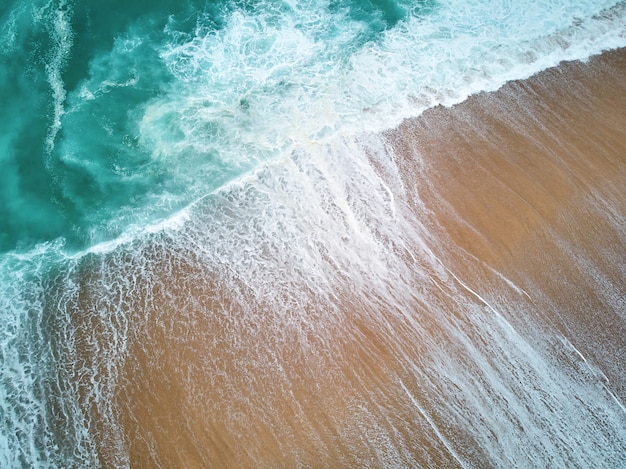 Północ plaża i ocean w Nazare Portugalia