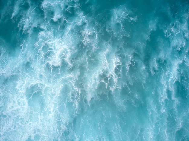 Bezpłatne zdjęcie północ plaża i ocean w nazare portugalia