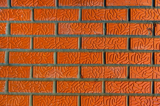Pomarańczowy mur z bliska nowego budynku