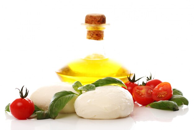 Pomidory, bazylia i mozzarella