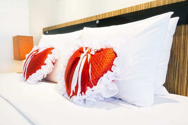 Bezpłatny plik Zdjęcie pomieszczeniu sypialni hotel flower valentine