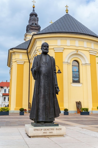 Bezpłatne zdjęcie pomnik demetriu radu w oradei w rumunii