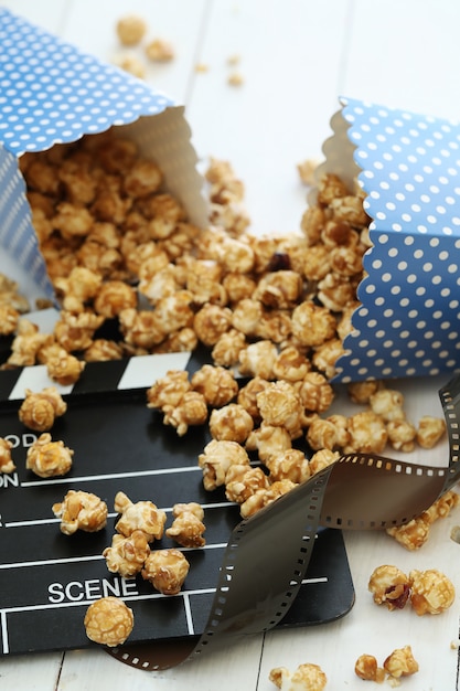 Bezpłatne zdjęcie popcorn, schowek i clapboard