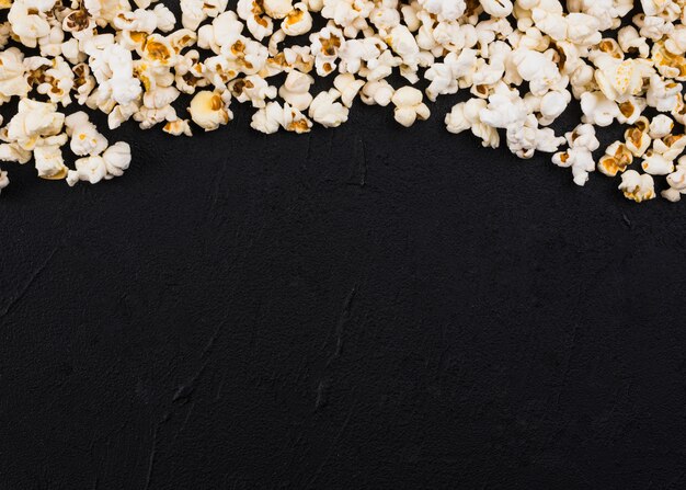 Popcorn tło dla kina pojęcia