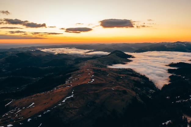 Poranek w górach. Karpaty, Ukraina, Europa Świat piękna