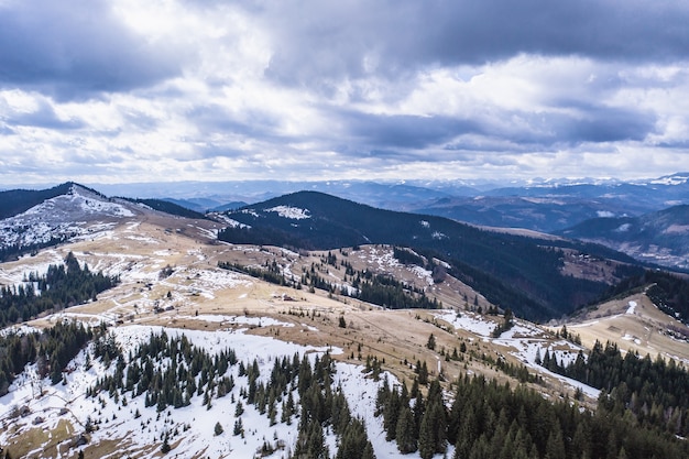 Poranek w górach. Karpaty, Ukraina, Europa Świat piękna