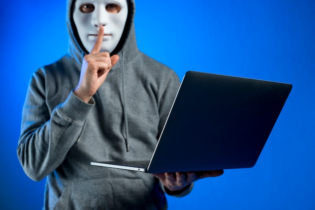 Portret hacker z maską