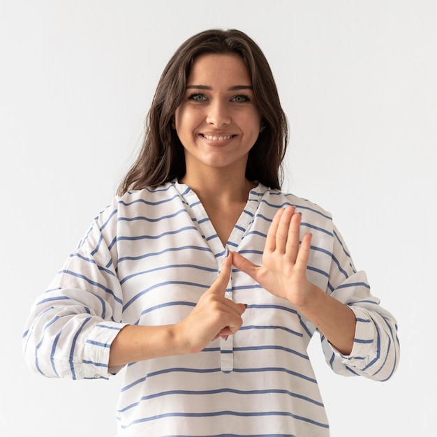 Portret kobiety nauczania języka migowego