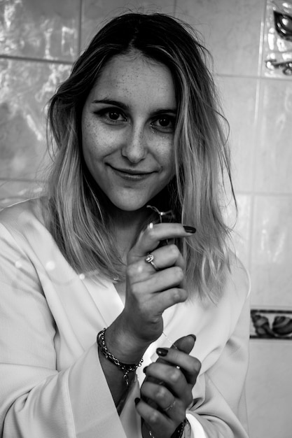 Portret kobiety noszącej akcesoria